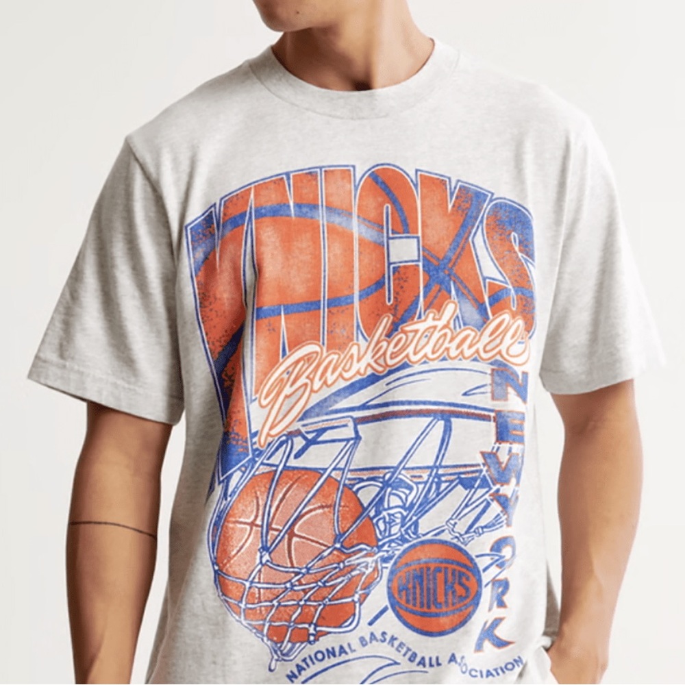 Abercrombie & Fitch Gray Knicks Graphic Tee
